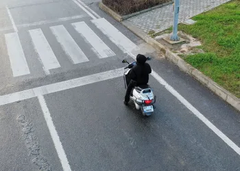 Trafikte cep telefonu kullanan sürücülere denetim