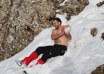 2bin 550 rakımda kar banyosu