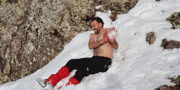 2bin 550 rakımda kar banyosu