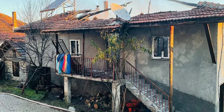 Tavşanlı’nın Dümrekulu köyünde yangın