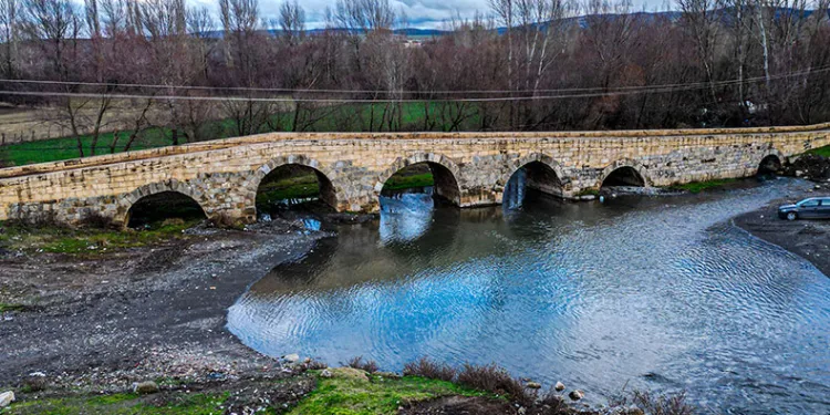 2 bin yıllık geçmişi ile tarihe tanıklık ediyor