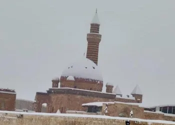 Tarihi İshak Paşa Sarayı’ndan kar manzaraları