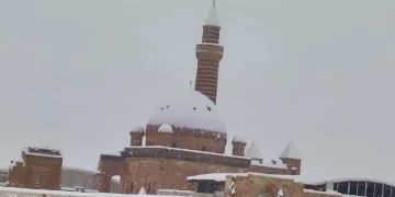 Tarihi İshak Paşa Sarayı’ndan kar manzaraları