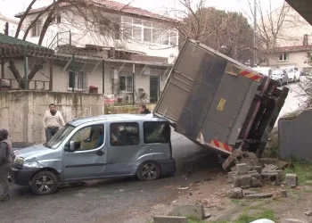 Freni patlayan kamyon ortalığı birbirine kattı