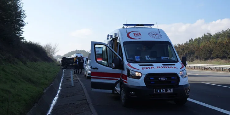 Anadolu Otoyolu’nda minibüs devrildi