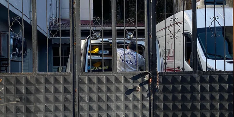 İş yerinin avlusunda intihara kalkıştı