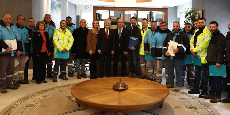 Eğitim sertifikalarını Başkan Erdem verdi