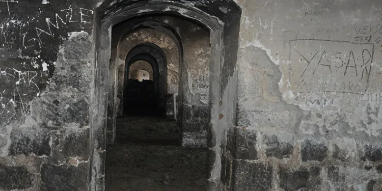 Kars’ta tabyalar yok oluyor