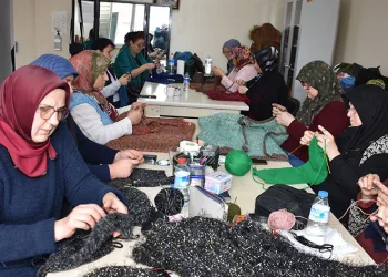 Bu kursta ilmek ilmek mutluluk var