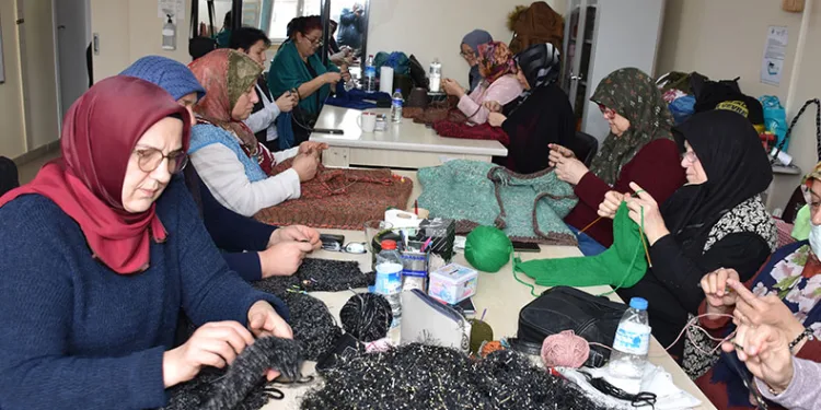 Bu kursta ilmek ilmek mutluluk var