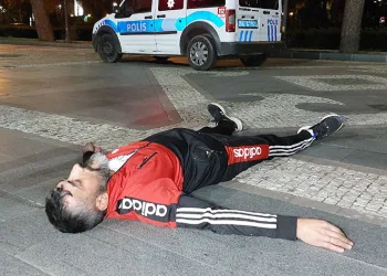 Yeni yılın ilk dakikalarında sokakta baygın bulundu