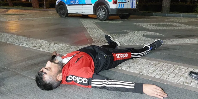 Yeni yılın ilk dakikalarında sokakta baygın bulundu