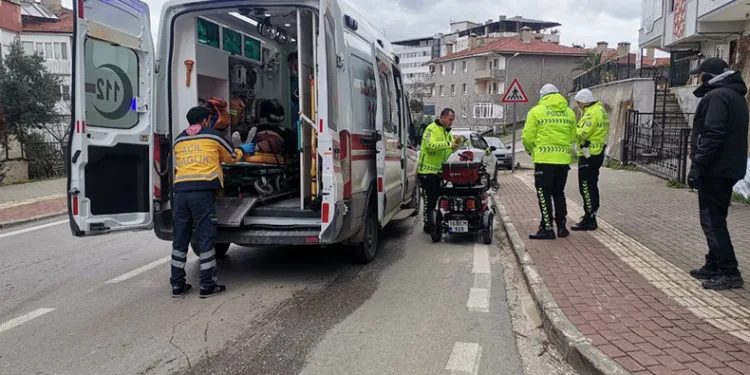 Bursa’da kaldırıma çarpan motosiklet sürücüsü yaralandı