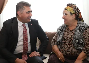 Vali Aslan şehit ailelerini yalnız bırakmıyor
