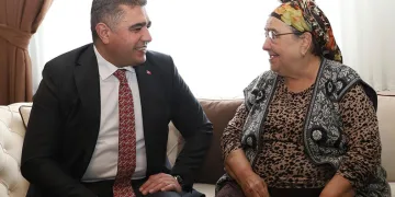 Vali Aslan şehit ailelerini yalnız bırakmıyor