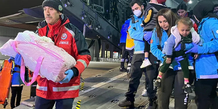 85 hasta ve yaralı Türkiye’ye getirildi