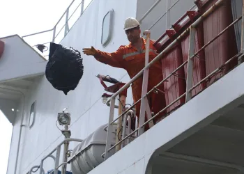 Binlerce kilo atık toplandı