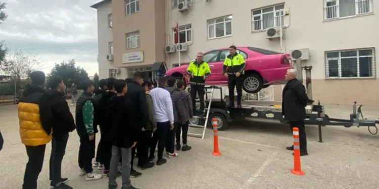 Mersin polisinden öğrencilere trafik eğitimi