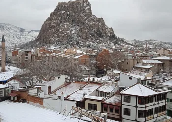 Afyonkarahisar kar yağışı sonrası beyaza büründü