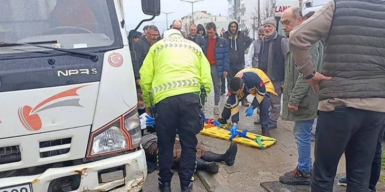 Geri manevra yapan kamyon kadına çarptı