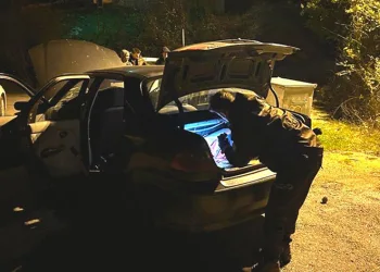 Uyuşturucu sevkiyatı yaparken yakayı ele verdiler