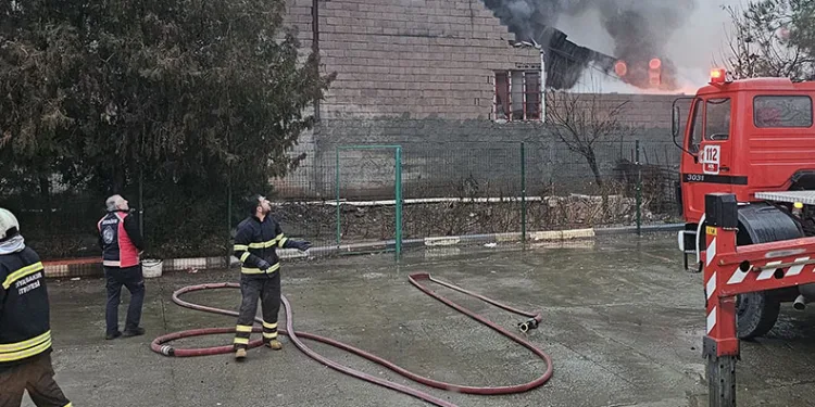 Diyarbakır’da depo yangını