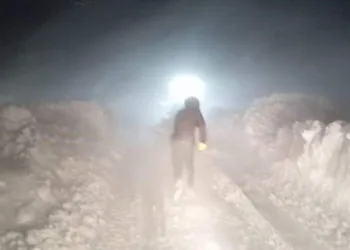 Bitlis’te yol açma çalışmaları devam ediyor