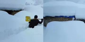 Şemdinli’de evler kara gömüldü