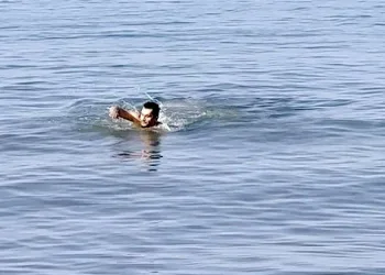Serin sularda Ocak güneşinin tadını çıkardı