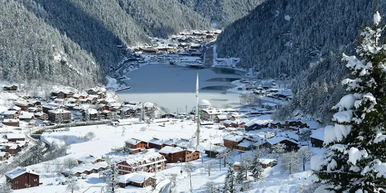 Uzungöl buz tuttu