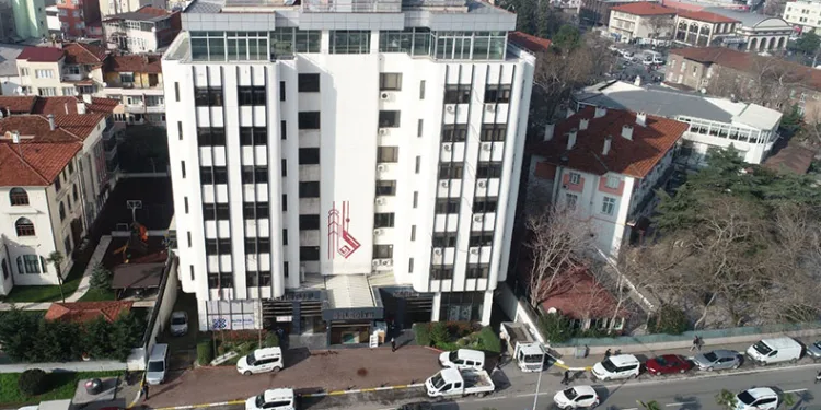Karesi ve Altıeylül belediye binaları yıkılıyor