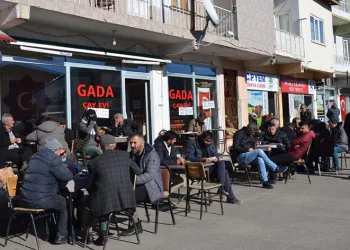Zemheri ayında vatandaşlar sokaklarda