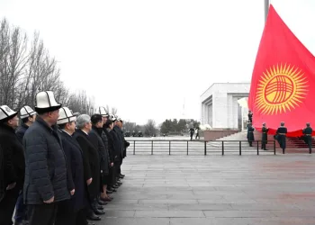 Kırgızistan resmi bayrağı değişti