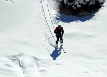 Munzur Dağlarında dağ kayağı keyfi