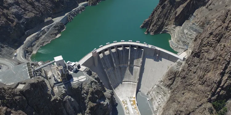 Enerjisiyle Türkiye’yi aydınlatıyor