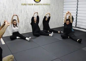 Kadınlara karışan yandı