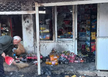 Bakkalda çıkan yangın korkuttu