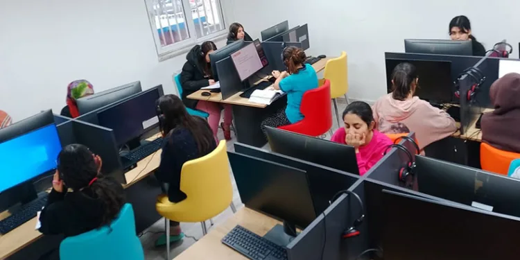 Kız öğrencilere bilişim sınıfı oluşturuldu