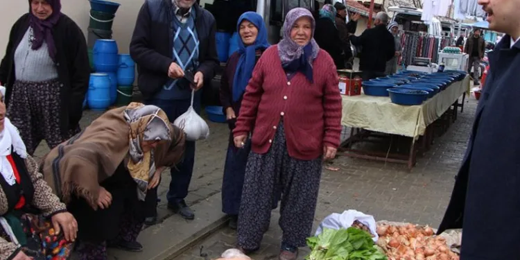 Kaymakam Erdem’den pazarcı esnafına ziyaret
