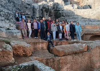 Depremzede çocuklar tarihi mekanları gezdi
