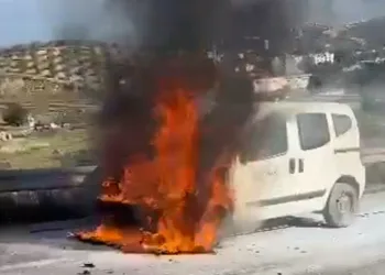 Hafif ticari araç alev alev yandı