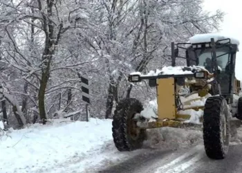 Kar yağışında ekipler yoğun çalışma içinde