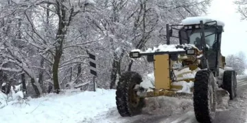 Kar yağışında ekipler yoğun çalışma içinde