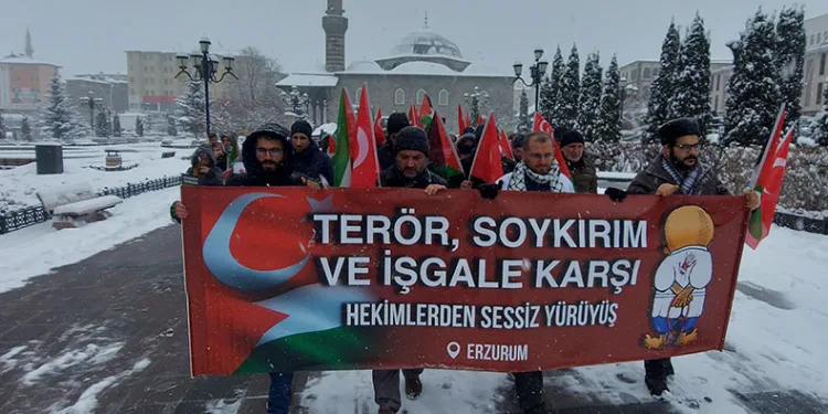 Erzurum’da hekimler Gazze için yürüdü