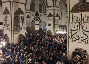 Binlerce kişi Ulucami’ye akın etti