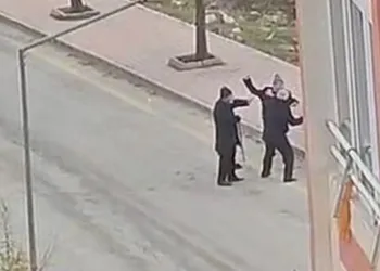 İki yaşlı vatandaş birbirine girdi