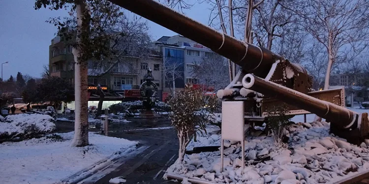 Çanakkale’de kar yağışı etkili oldu