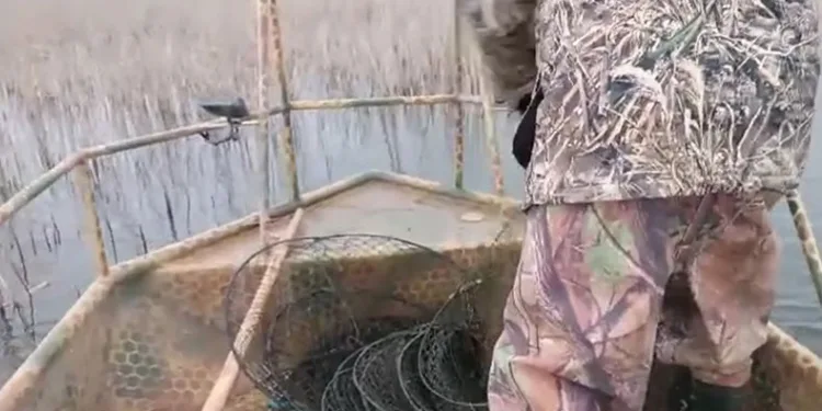 Karamık Gölüne bırakılan pinterler toplandı