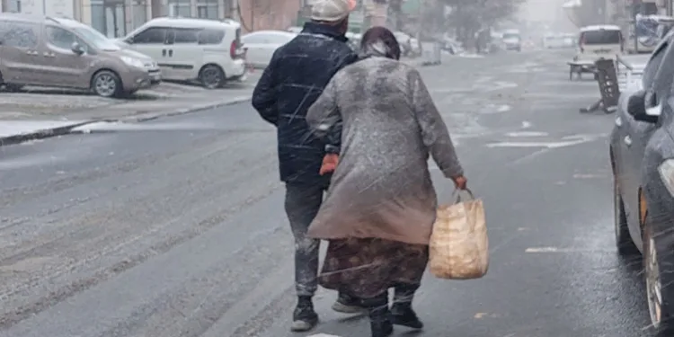 Kar İstanbul’un sınırına dayandı