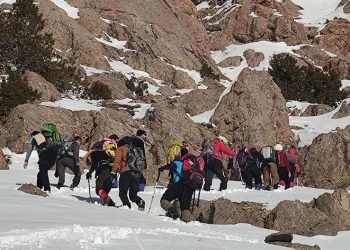 Doğa severler Kelespi Dağı’na tırmandı